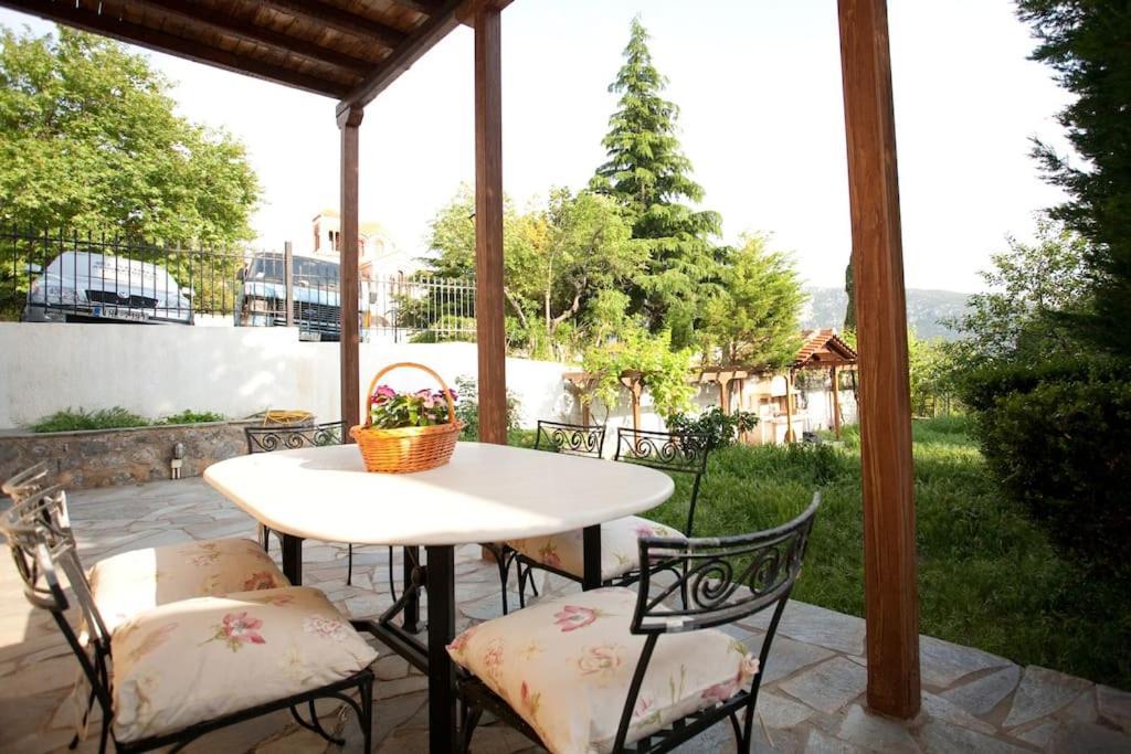 House In Delphi Villa Екстериор снимка